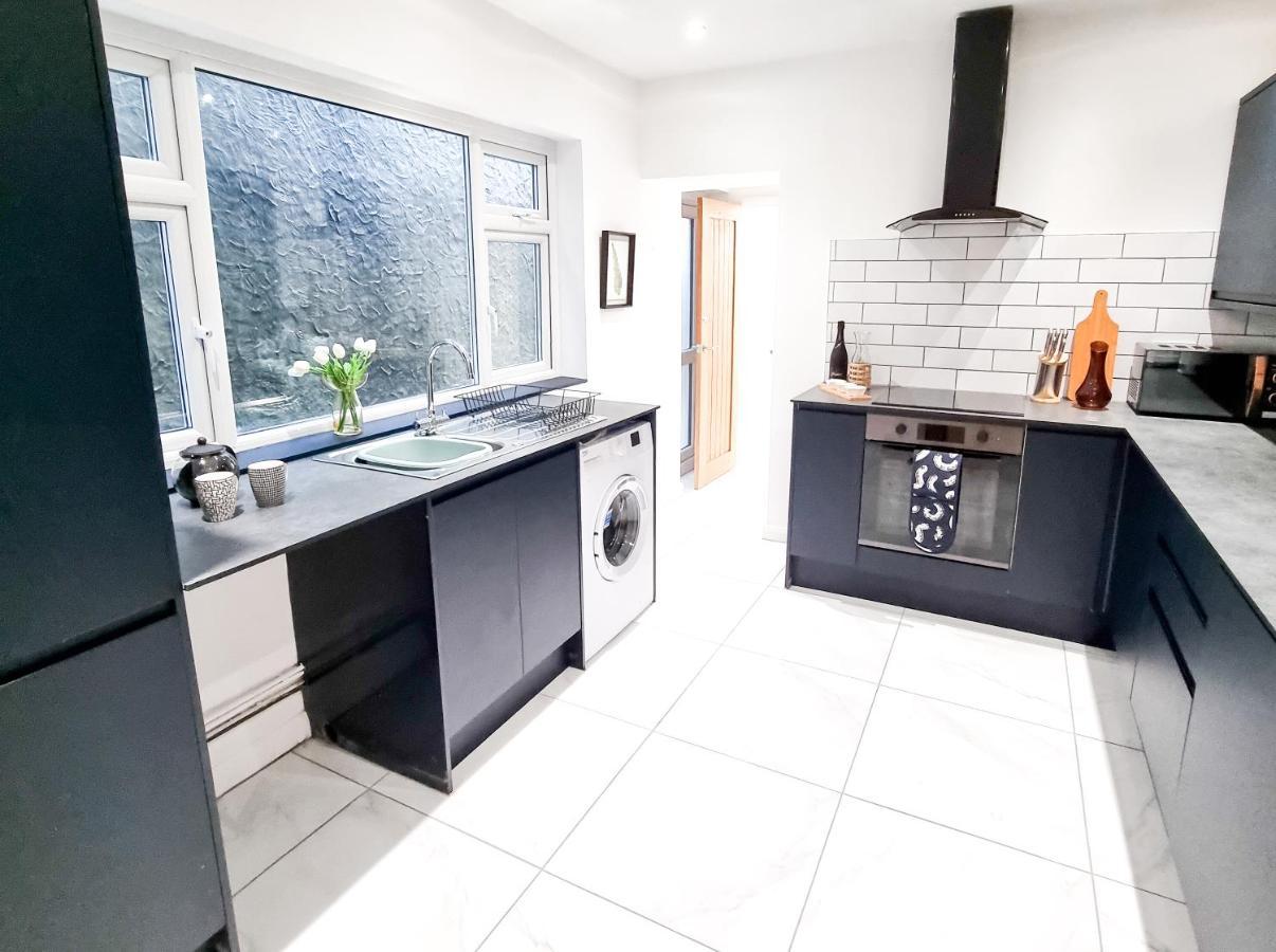 Spacious 3-Bed Near The City Centre Свонсі Екстер'єр фото
